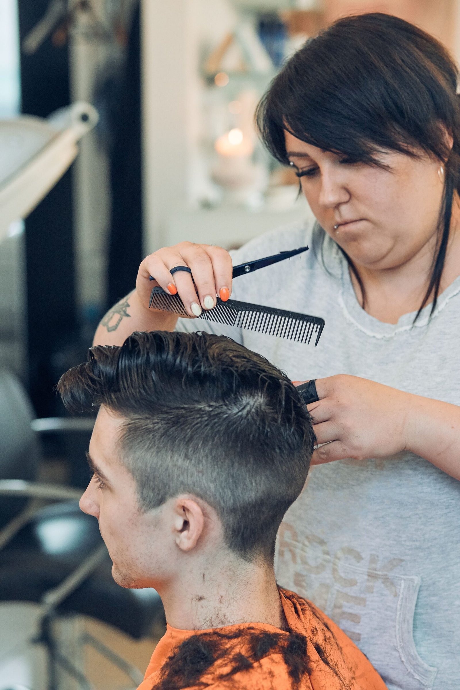 woman-cutting-man-hair-salon